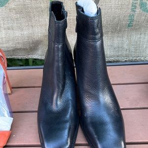 NWT Franco Sarto Black size 8 zippered ankle boots